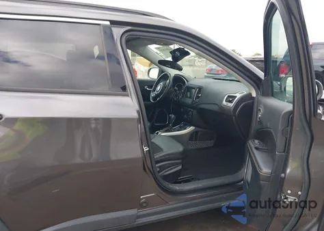 2021 Jeep Compass Latitude 4X4 z USA, uszkodzony, nr VIN 3C4NJDBB3MT547538